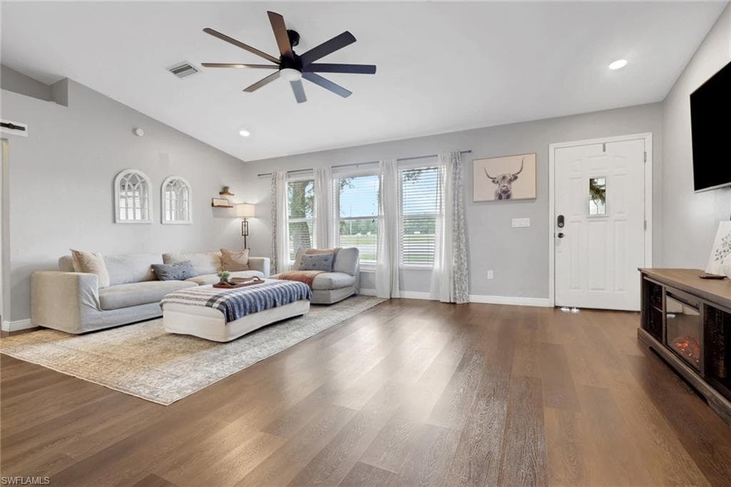 3300 Valencia DR-3