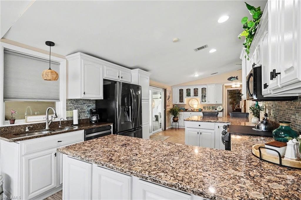 11111 Bayside LN-4