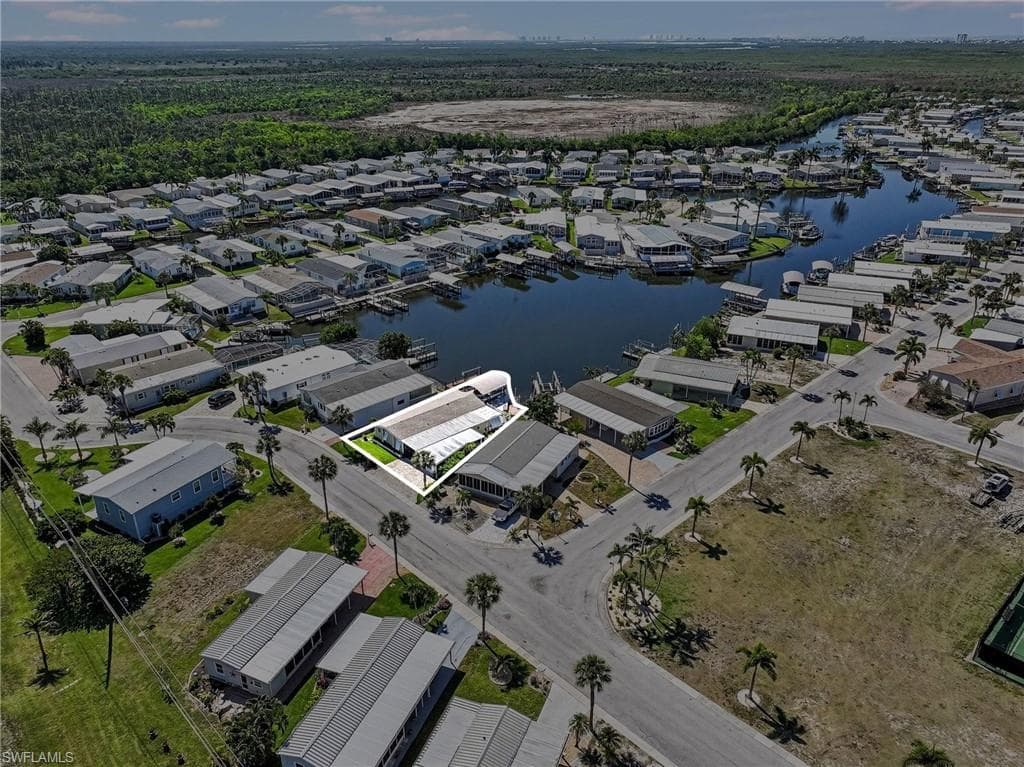 11111 Bayside LN-32