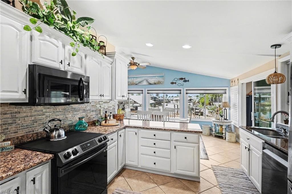 11111 Bayside LN-3