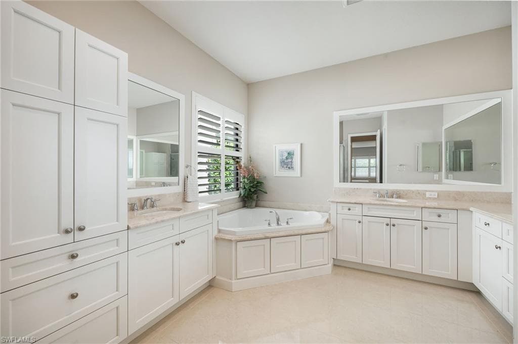 13736 Luna DR-13