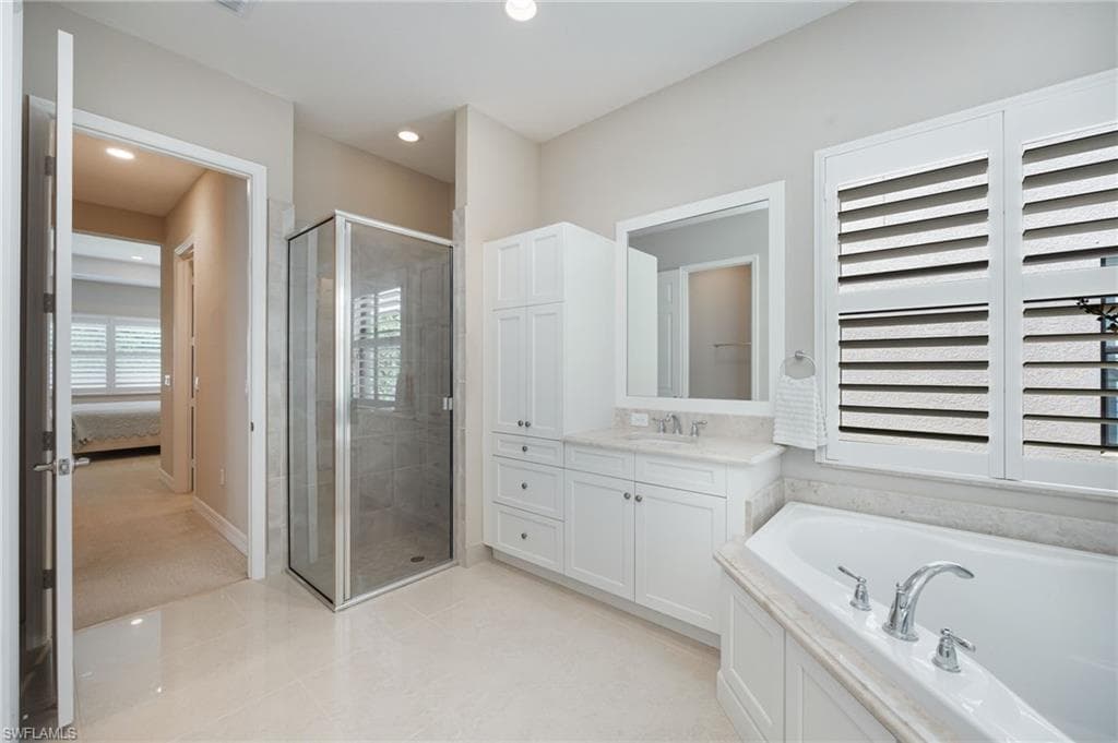 13736 Luna DR-14