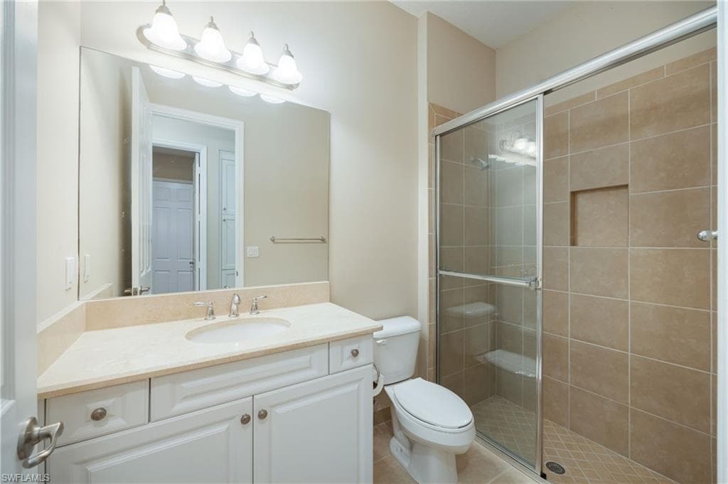 13736 Luna DR-18