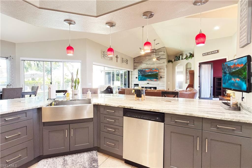 8723 S Lake CIR-8