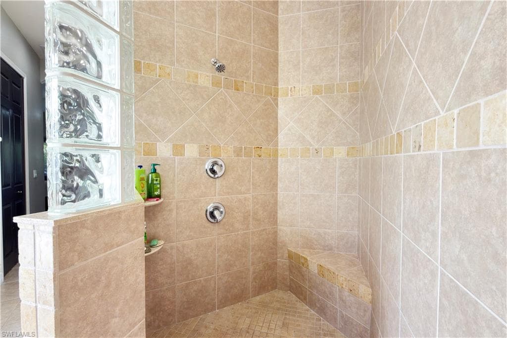 8723 S Lake CIR-20