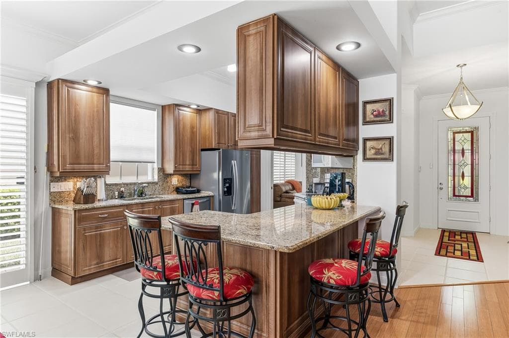 4605 Navassa LN-11