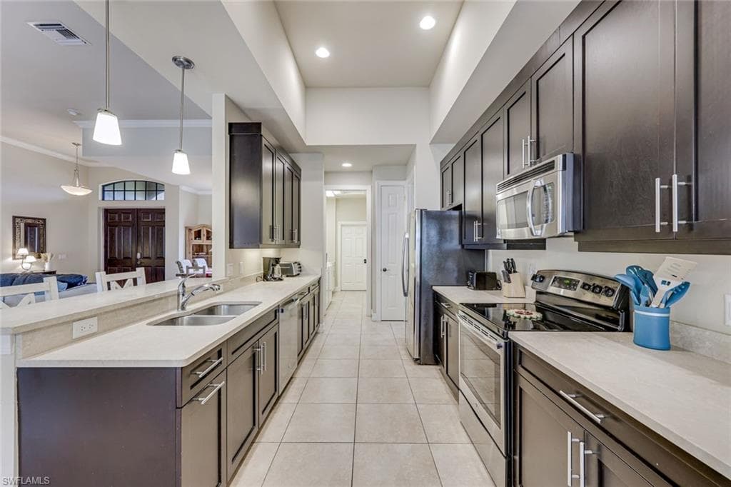 1221 Briarwood CT-4