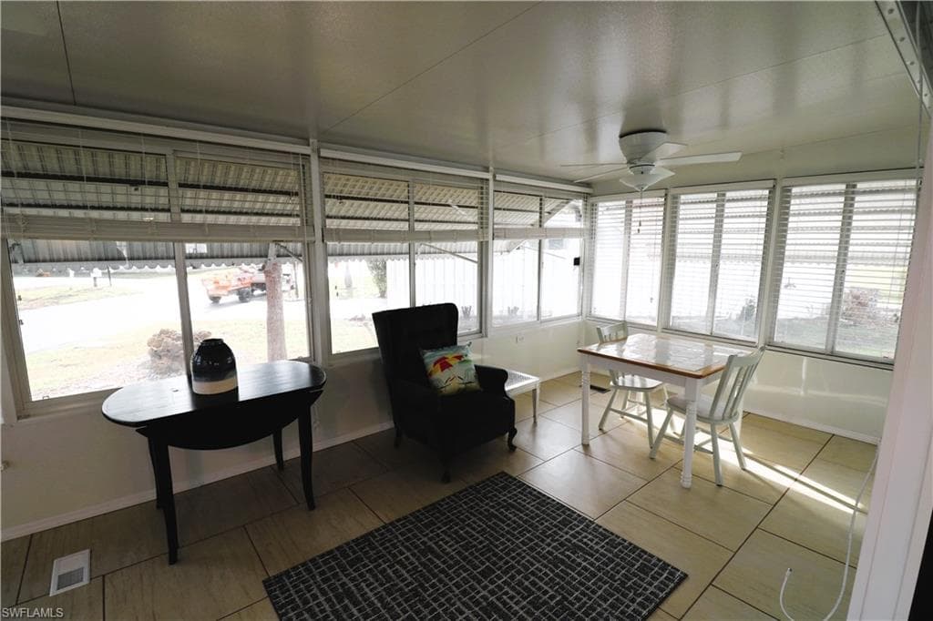 116 Coachlight DR-12