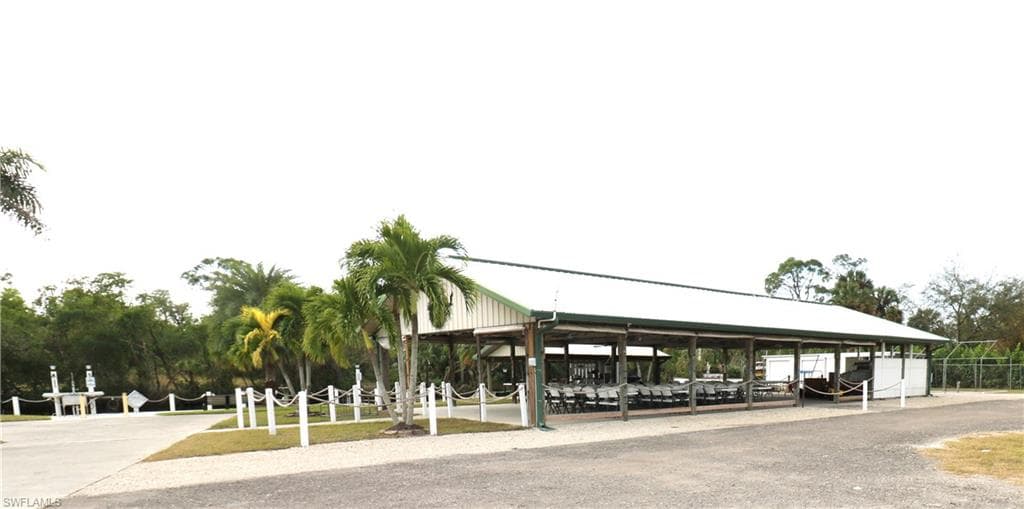 116 Coachlight DR-35