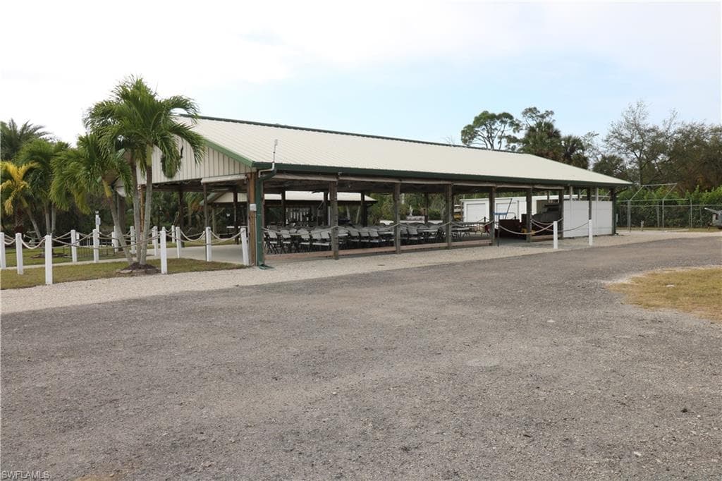 116 Coachlight DR-27
