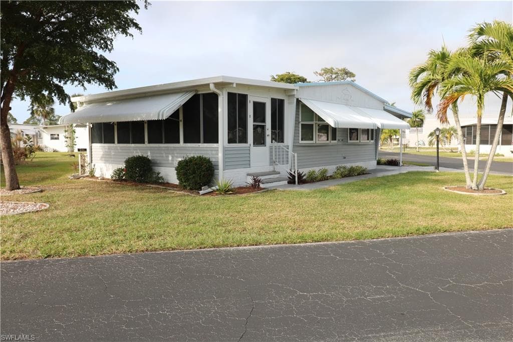 116 Coachlight DR-4