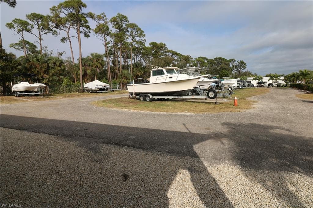 116 Coachlight DR-33