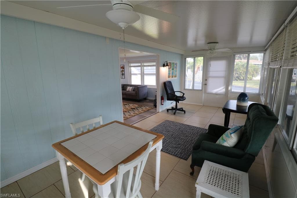 116 Coachlight DR-13
