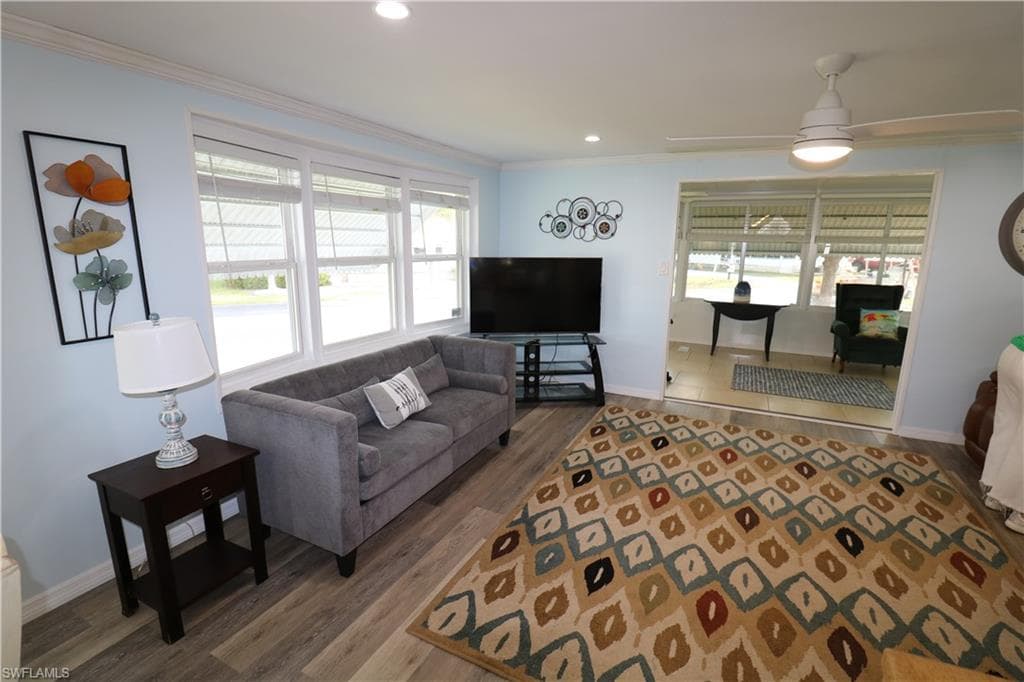 116 Coachlight DR-10