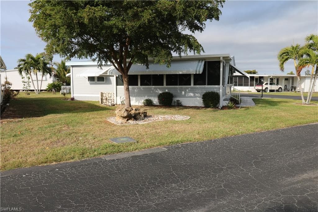 116 Coachlight DR-3