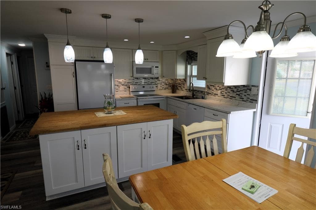 116 Coachlight DR-7