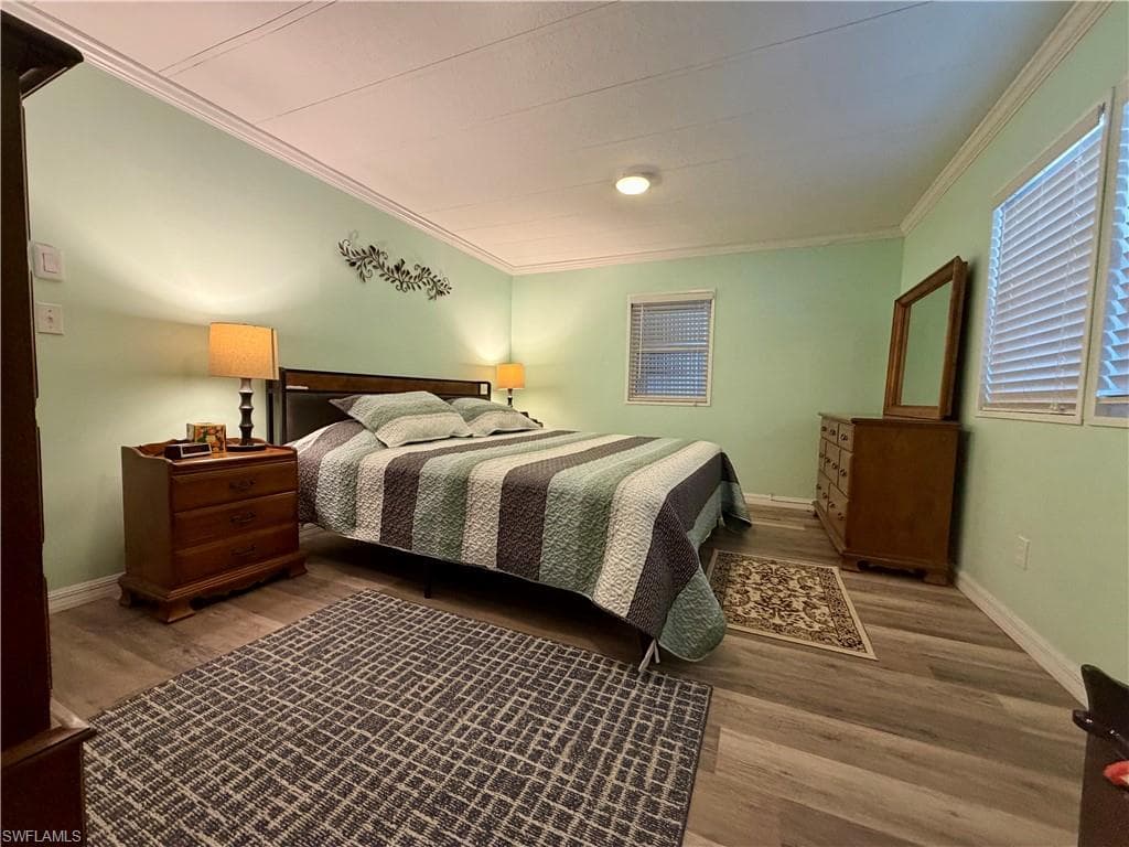 116 Coachlight DR-24