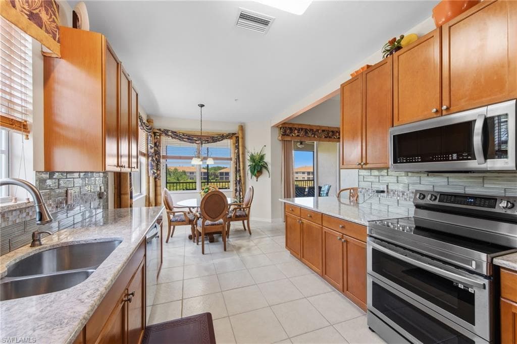 7090 Bay Woods Lake CT 201-16