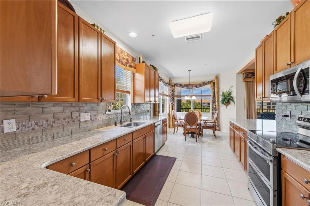 7090 Bay Woods Lake CT 201-7