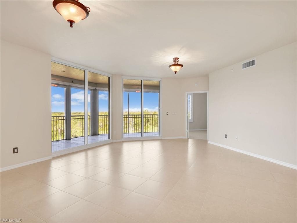 1001 Arbor Lake DR 202-1