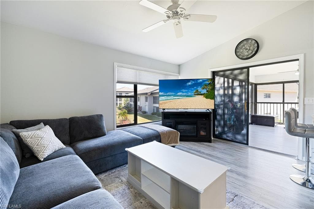 5805 Trailwinds DR 326-4