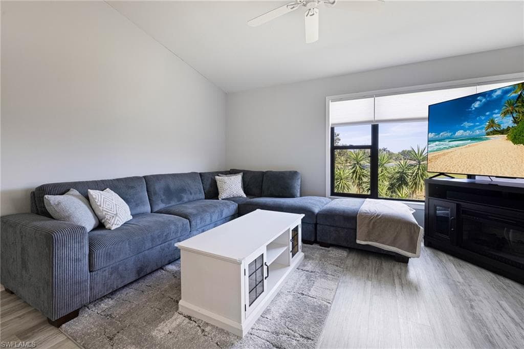 5805 Trailwinds DR 326-3