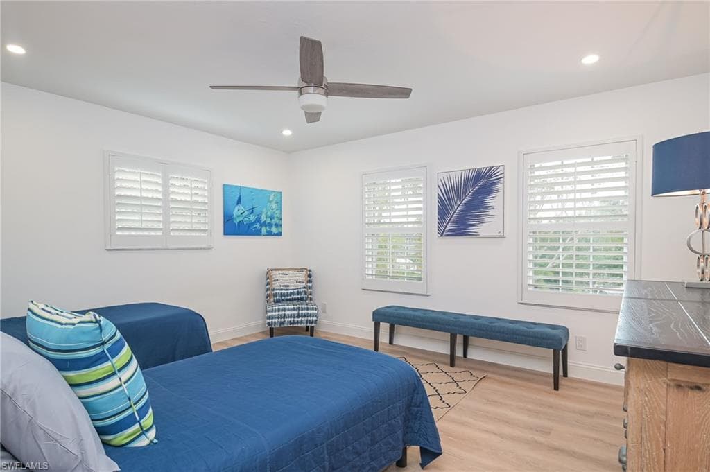 1420 Jewel Box AVE-20