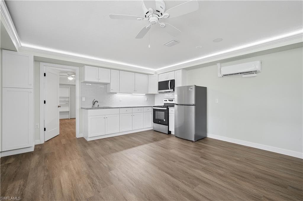 3026 2nd ST-4