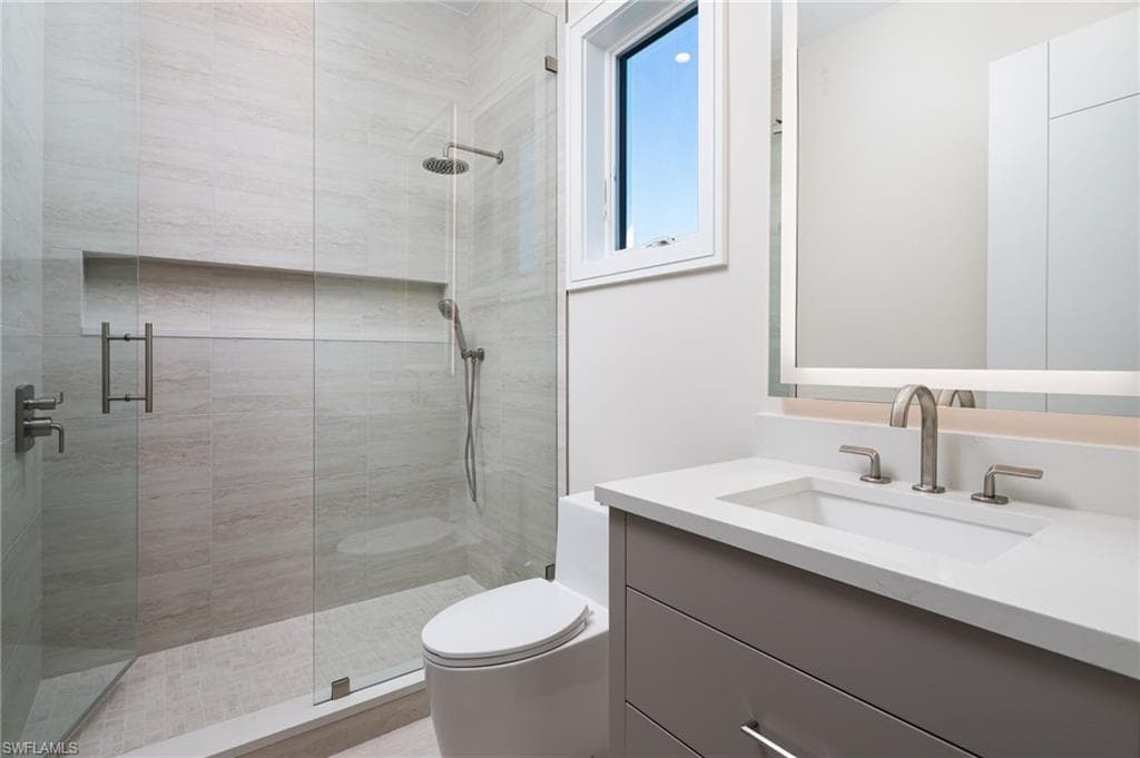223 Bayview AVE-22