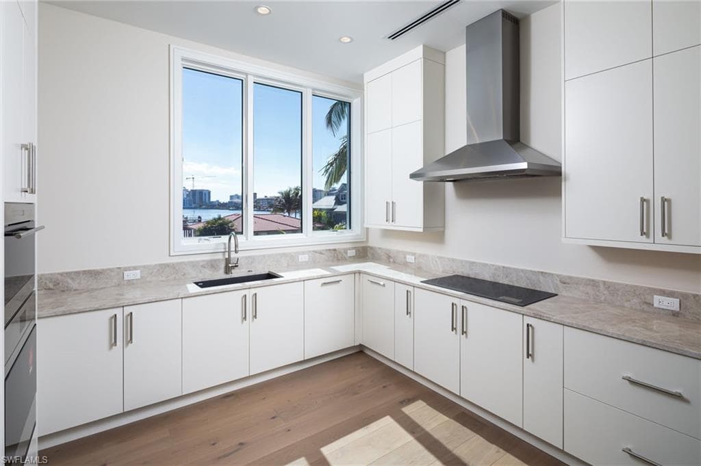 223 Bayview AVE-6