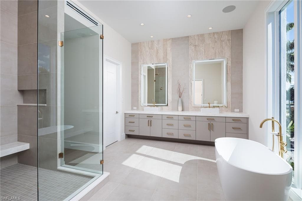 223 Bayview AVE-10
