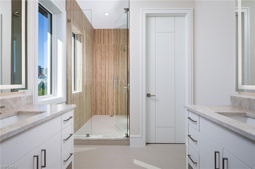 223 Bayview AVE-18