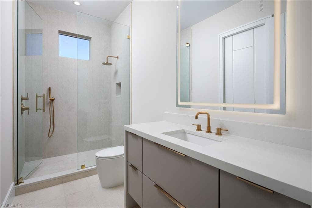 223 Bayview AVE-24