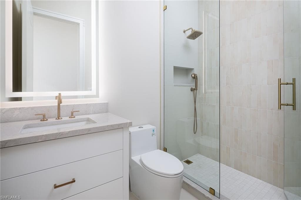 223 Bayview AVE-20