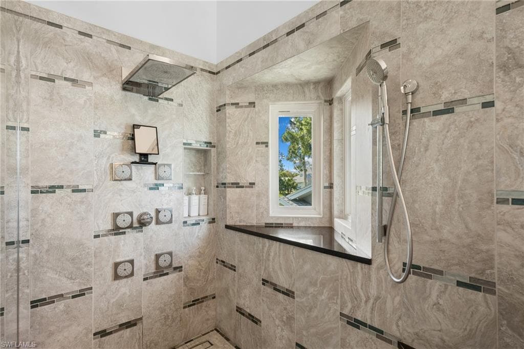 5700 Waxmyrtle WAY-17