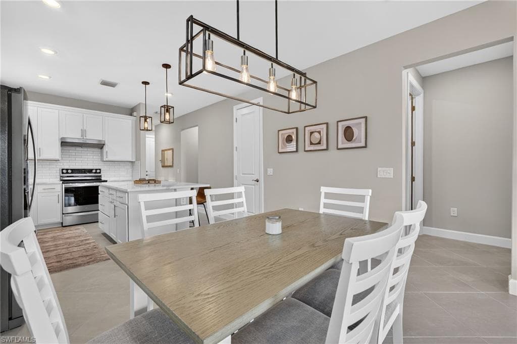 6195 Revelry CT-11