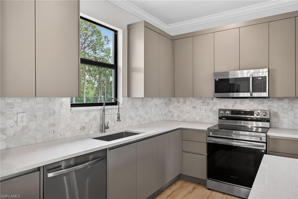 3225 43rd AVE NE-9