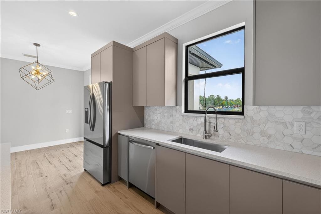 3225 43rd AVE NE-10