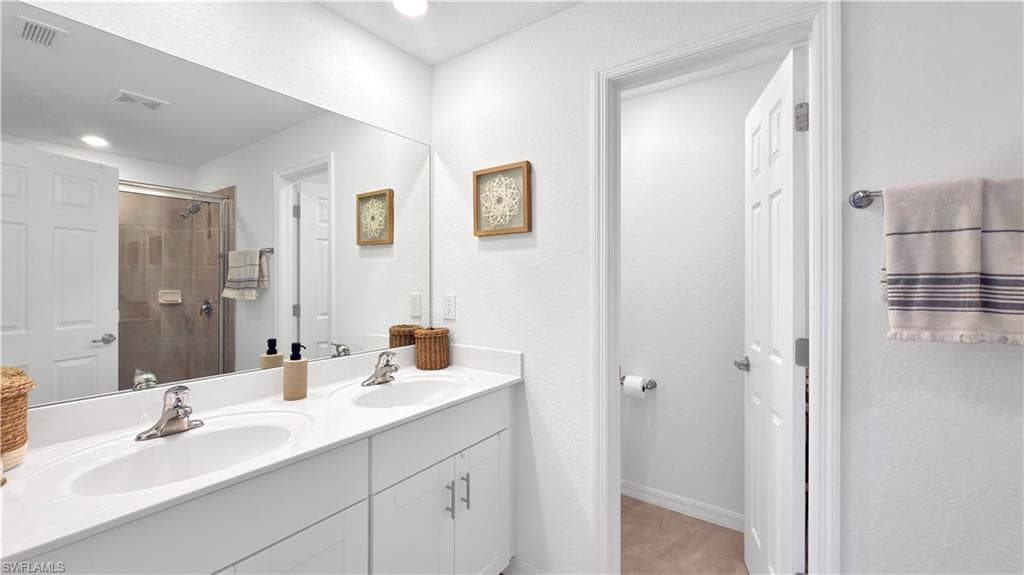 14135 Oviedo PL-23