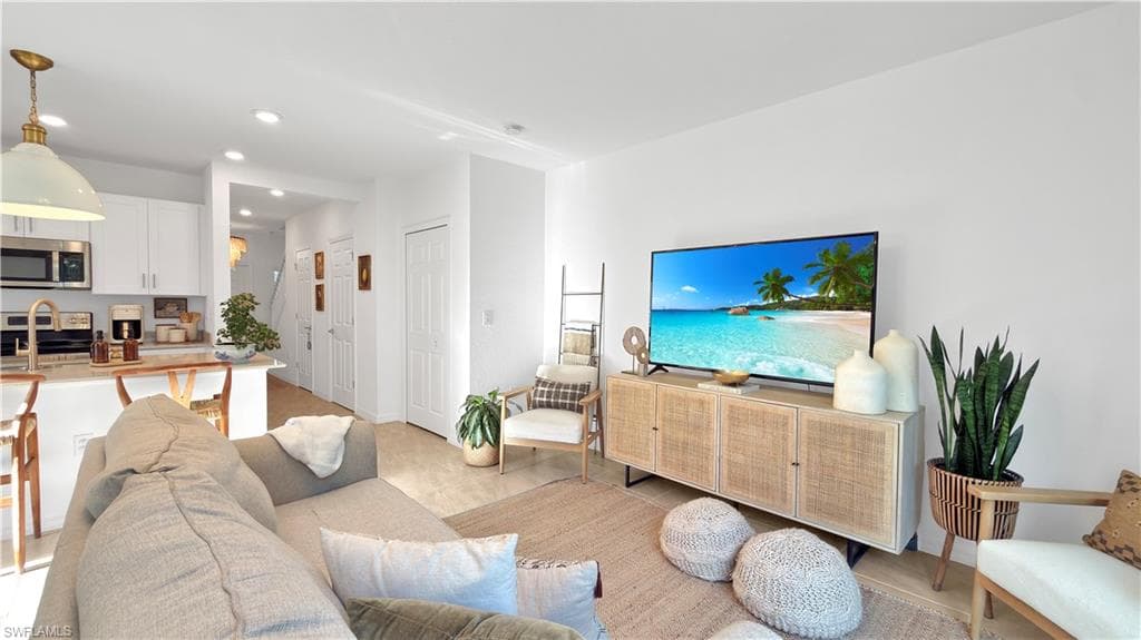 14135 Oviedo PL-14
