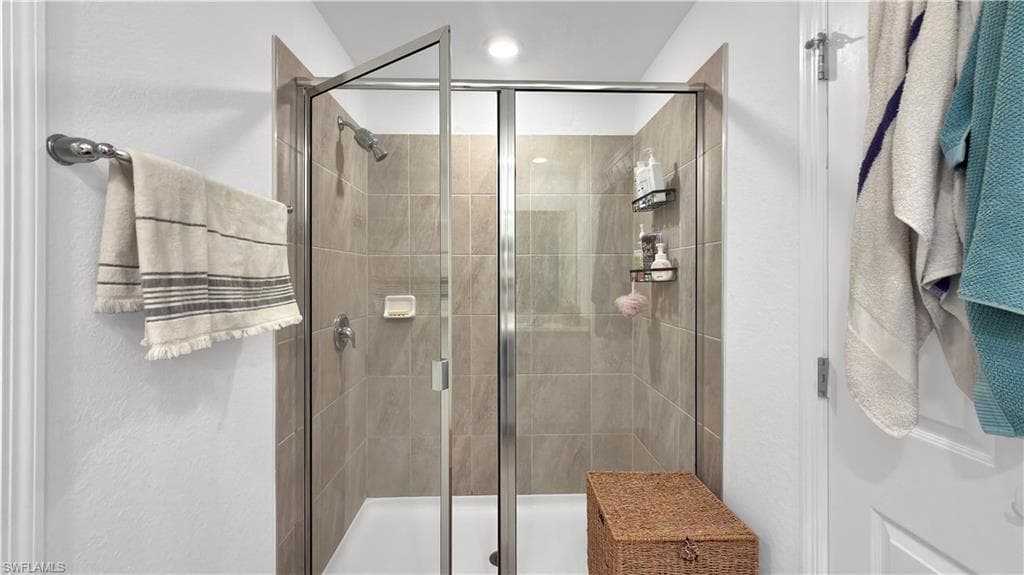 14135 Oviedo PL-24