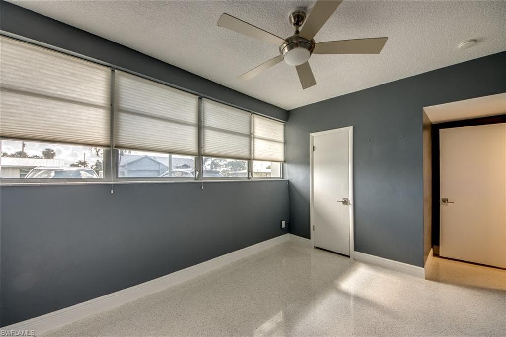 4202 SE 4th PL 3-33