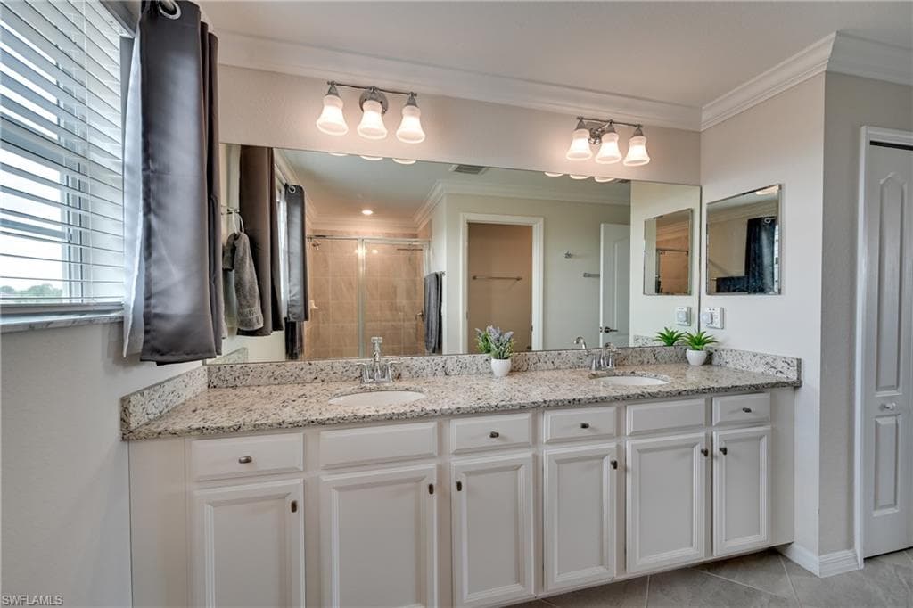 3697 Hampton CIR-32