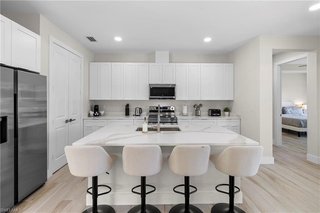 2533 Storter AVE-16