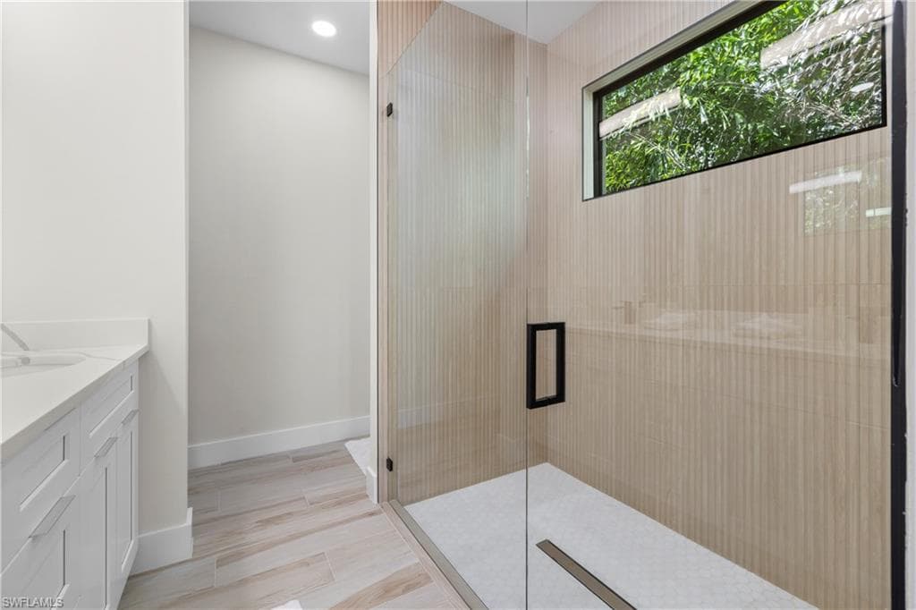 2533 Storter AVE-23