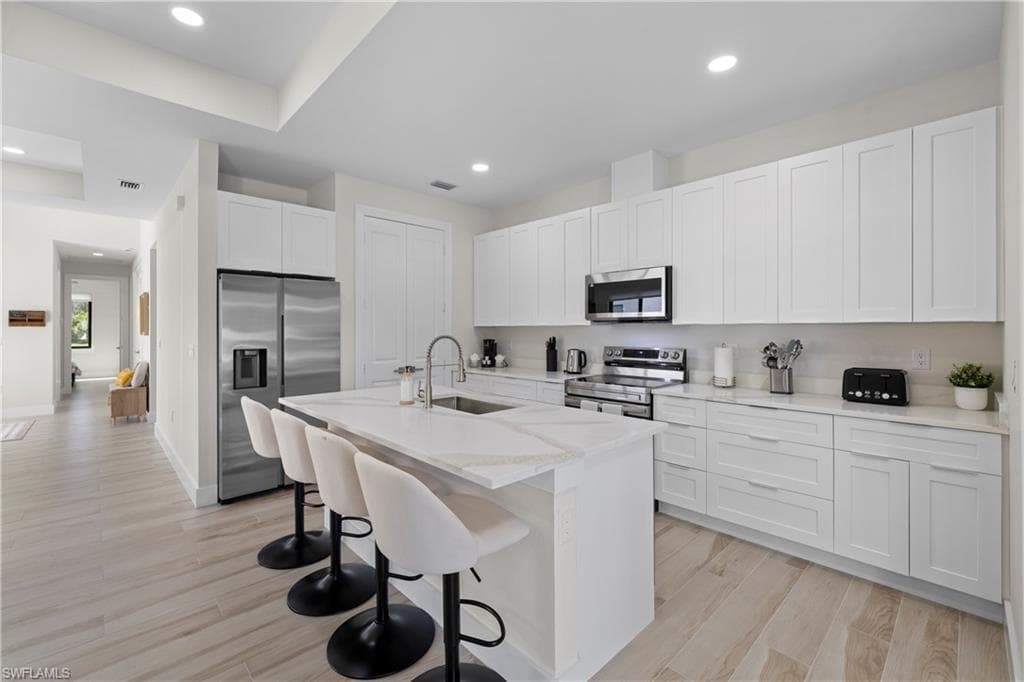 2533 Storter AVE-13