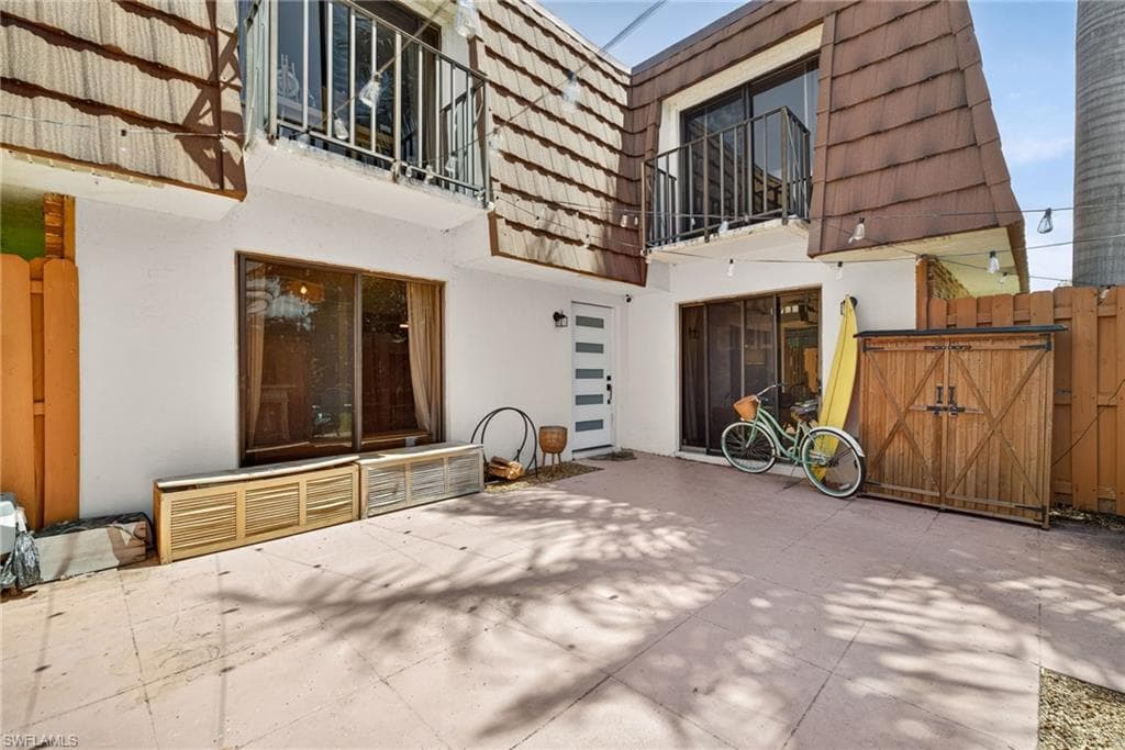 1466 Park Shore CIR 3-25