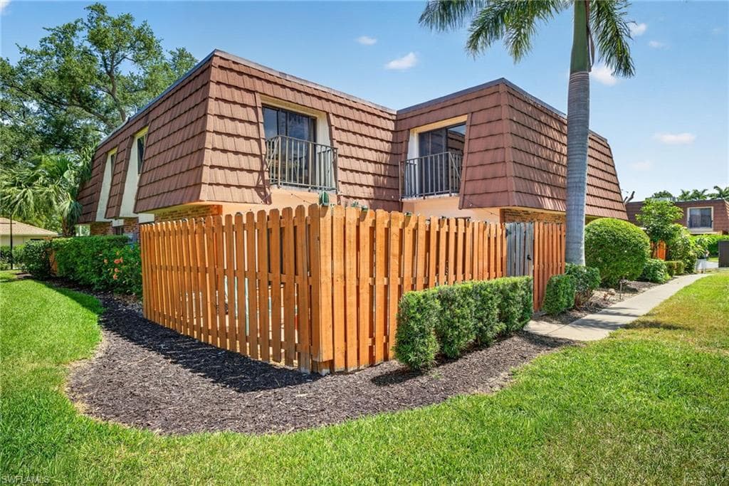 1466 Park Shore CIR 3-2