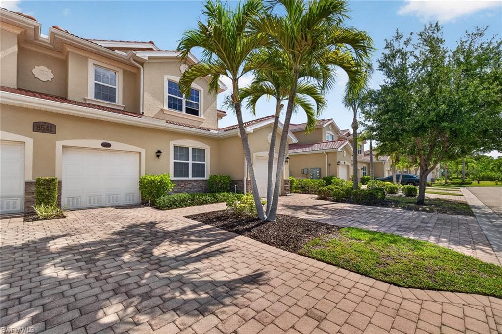 8541 Oakshade CIR 2-1