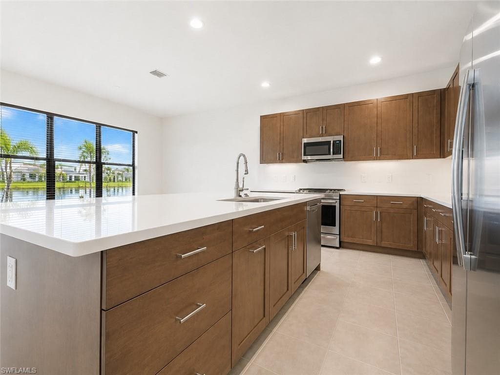 20921 Thistle Leaf LN-8